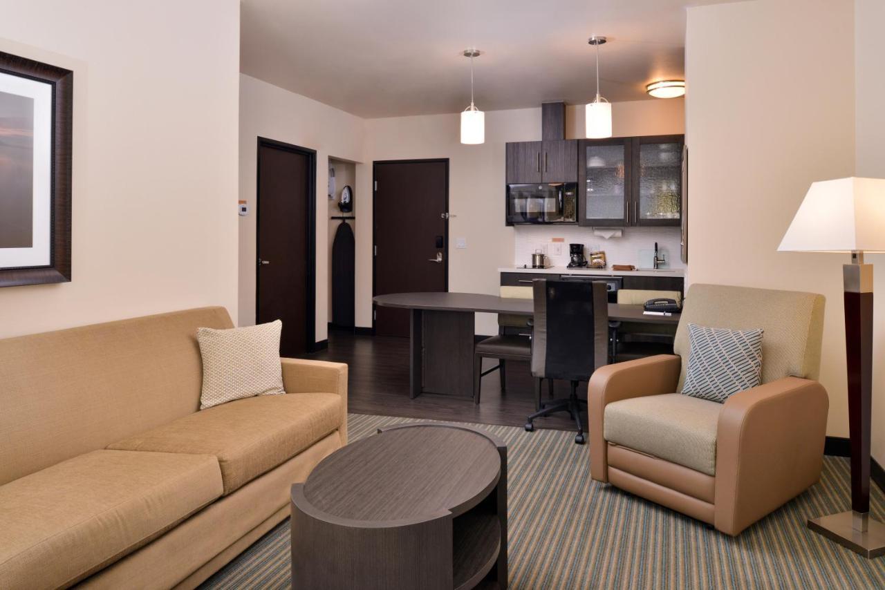 One-Bedroom King Suite