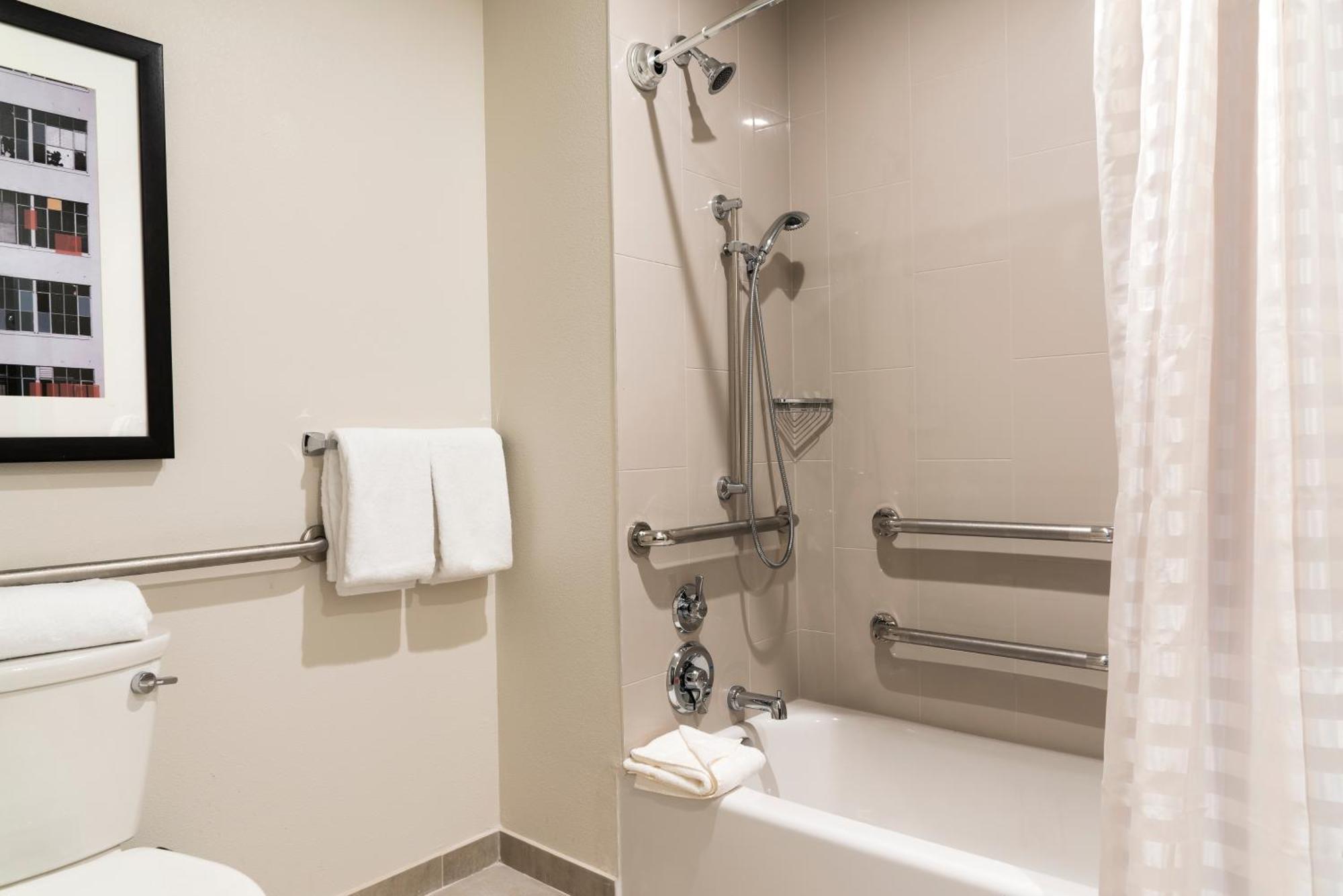 King Room with Accessible Tub