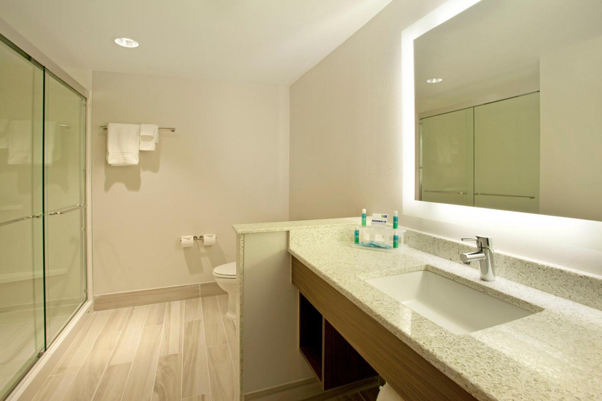 Deluxe King Room - Hearing Accessible