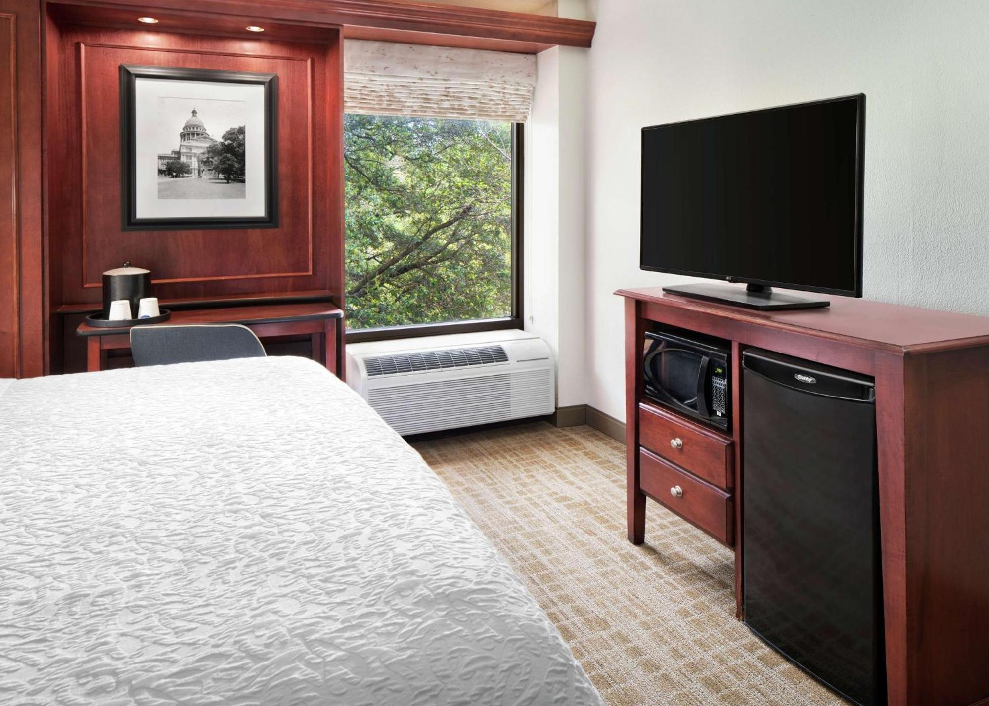 King Room with Sofa Bed and Study - Non-Smoking