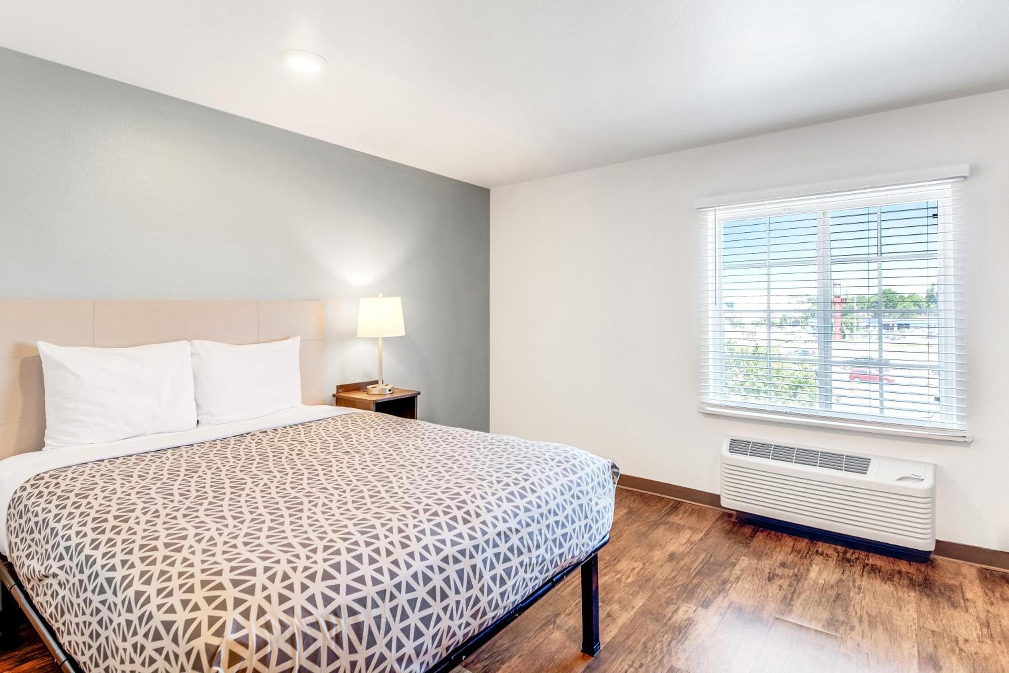 Queen Room with Tub - Disability Access/Non Smoking,1605397950:JPEG