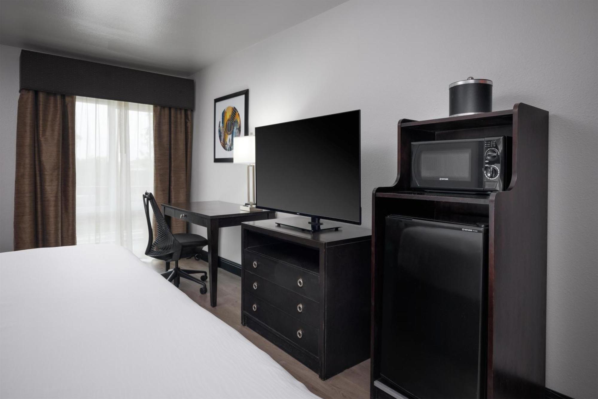 King Room - Non-Smoking