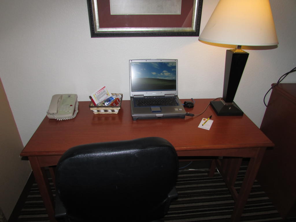 Deluxe King Room - Disability Access - Non-Smoking