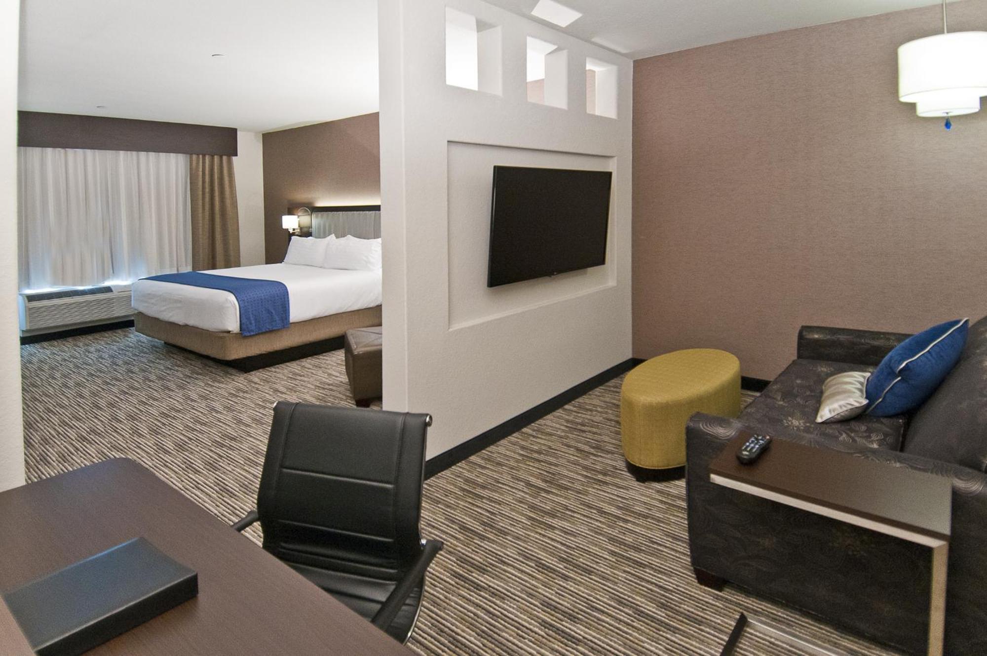 Queen Suite with Two Queen Beds and Additional Living Area