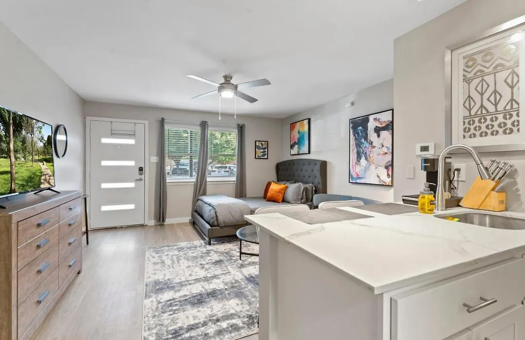 Cozy Efficiency Studios Close To Downtown And Domain-1