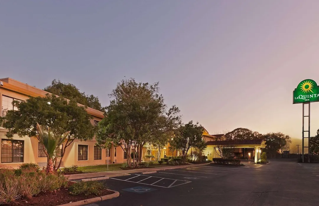 La Quinta Inn By Wyndham Austin Oltorf-1