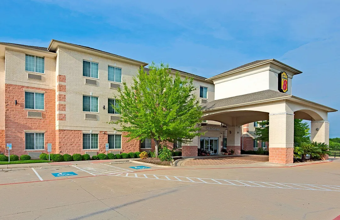 Super 8 By Wyndham Austin/Airport North-1