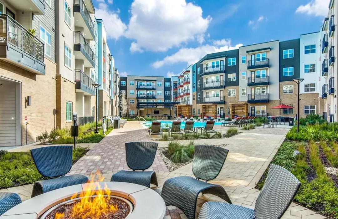 Modern & Chic 1Br Luxury Apts Close To Downtown & Airport-1