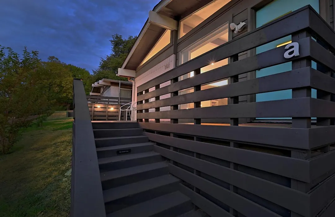 Cheery Modern Retreat Near Soco & Downtown By Lodgewell-1