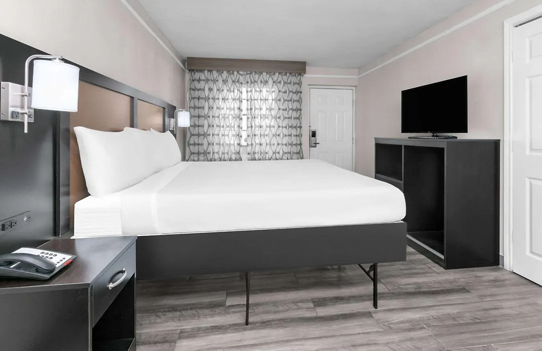 Baymont By Wyndham Austin University Area-1