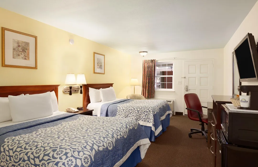 Days Inn By Wyndham Austin/University/Downtown-1