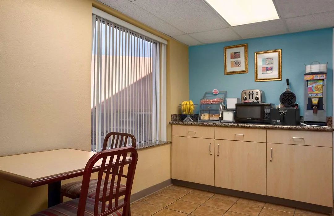 Super 8 By Wyndham Austin Downtown/Capitol Area-1