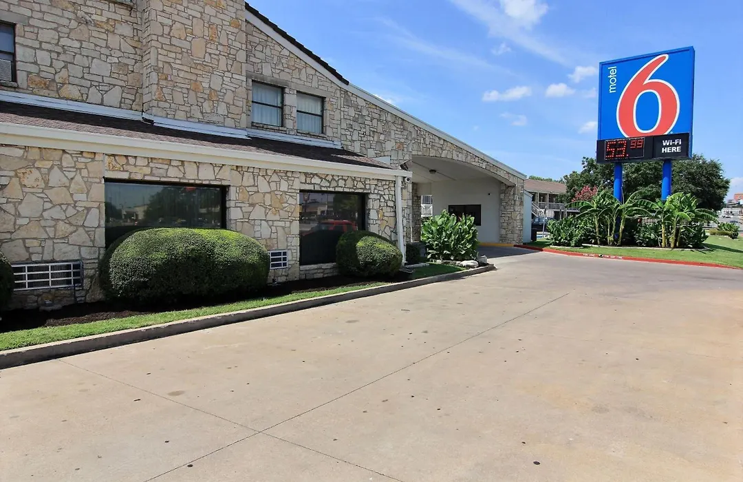 Motel 6 Austin, Tx - Central Downtown Ut-1