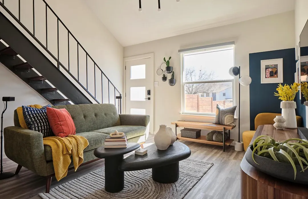Midcentury Couples Designer Loft - Casa Tuya-1