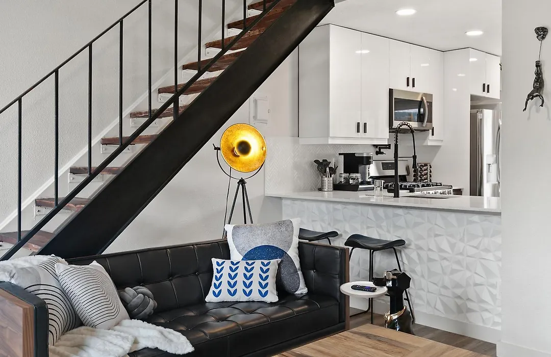 Contemporary Couples Getaway Near Austin Favorites - Loft 21-1