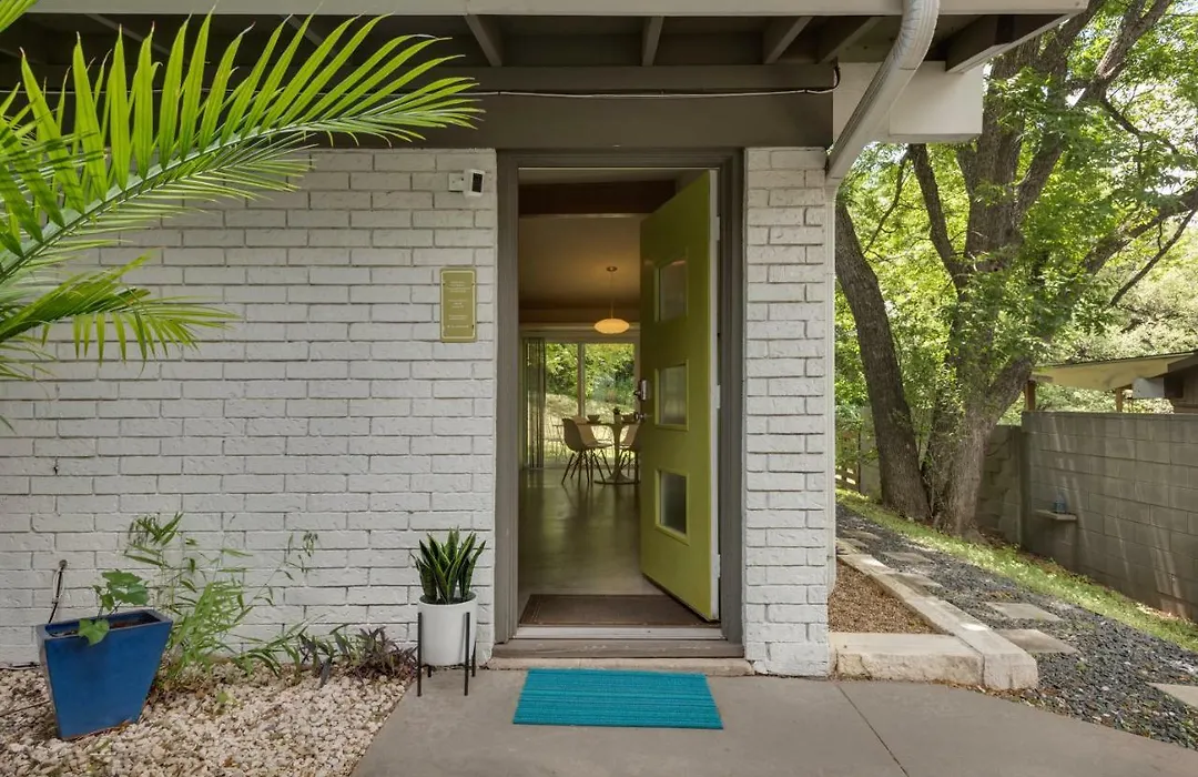 Travis Heights Modern I-1