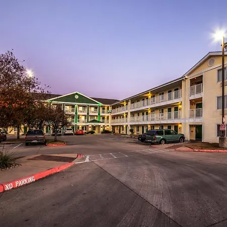 Hometowne Studios By Red Roof Austin-2