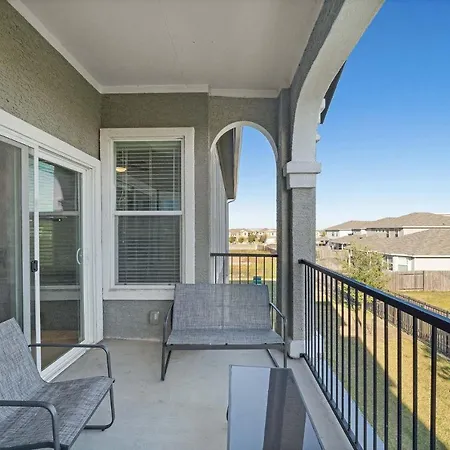 Luxury Townhomes - Evonify Stays-3