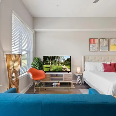 Upscale Modern Apts - Free Parking, Fast Wifi, Courtyard-2
