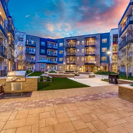 Modern & Chic 1Br Luxury Apts Close To Downtown & Airport-2
