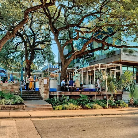 Cheery Modern Retreat Near Soco & Downtown By Lodgewell-2