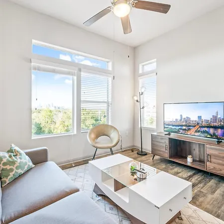 Spacious 2Br King Bed Suites Close To Downtown And Airport-3