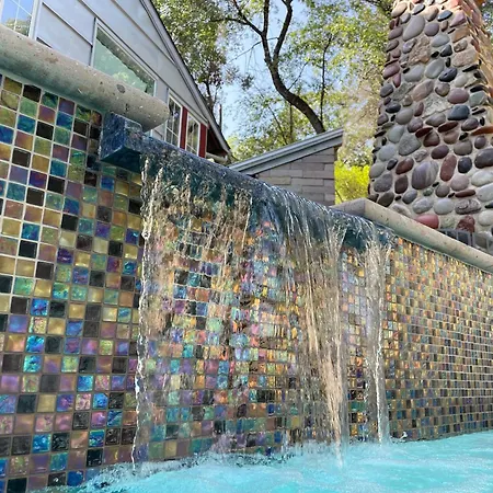 The Rivery Retreat, Choose From Luxury Guesthouse Cabin Or Poolside Suite In Lake Austin Hill Country-2