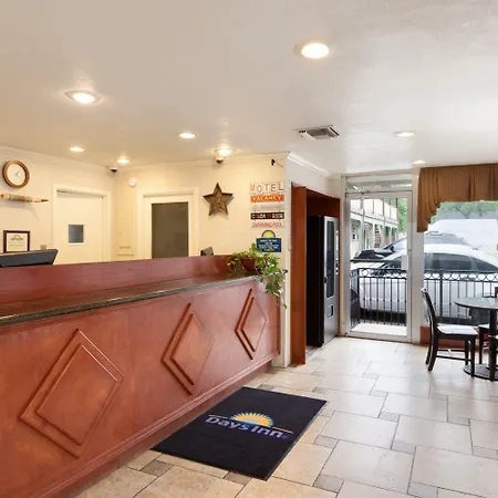 Days Inn By Wyndham Austin/University/Downtown-3