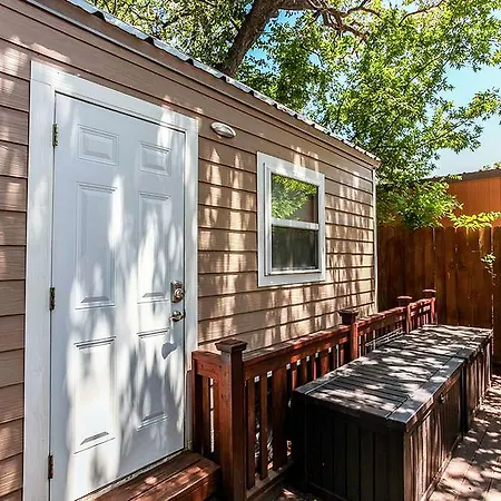 Tiny House Downtown In Walkable Location-2