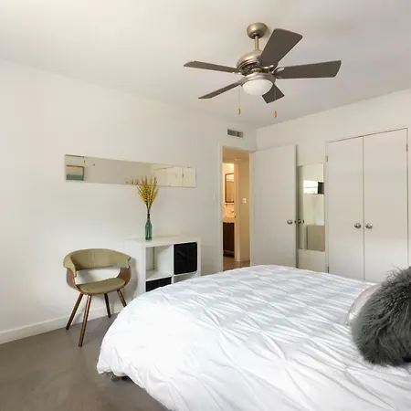 Travis Heights Modern I-3